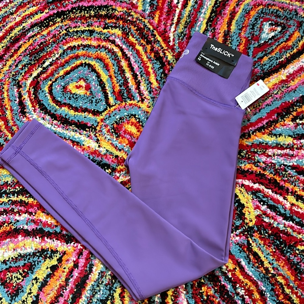 ‼️NWT‼️Aritzia Tna SLICK leggings ribbed purple - extra small